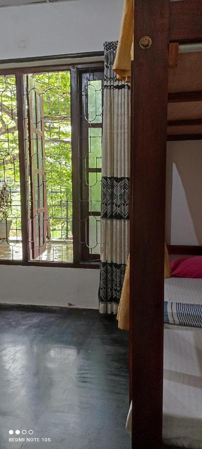 The Traveller'S Hostel & Private Rooms Σιγκιρίγια Εξωτερικό φωτογραφία
