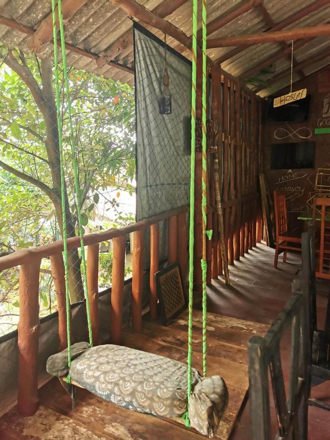The Traveller'S Hostel & Private Rooms Σιγκιρίγια Εξωτερικό φωτογραφία