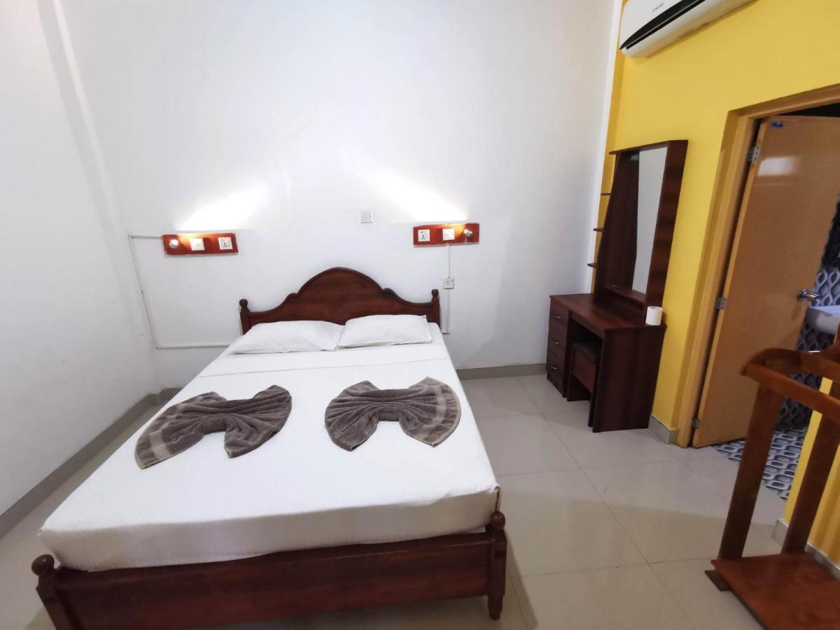 The Traveller'S Hostel & Private Rooms Σιγκιρίγια Εξωτερικό φωτογραφία