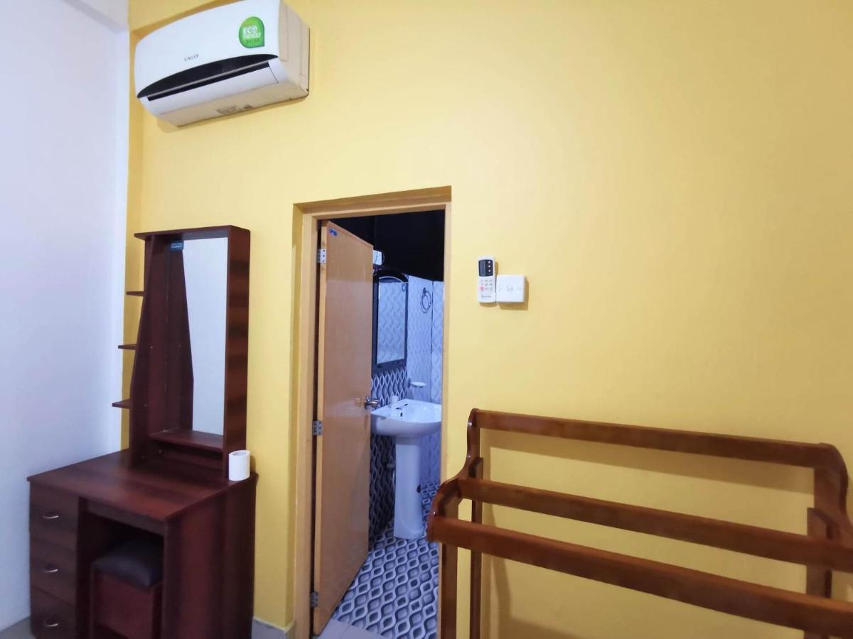 The Traveller'S Hostel & Private Rooms Σιγκιρίγια Εξωτερικό φωτογραφία