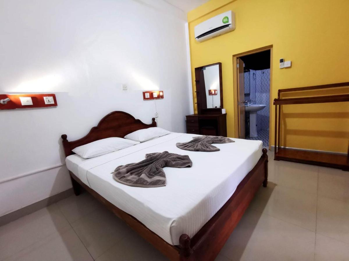 The Traveller'S Hostel & Private Rooms Σιγκιρίγια Εξωτερικό φωτογραφία